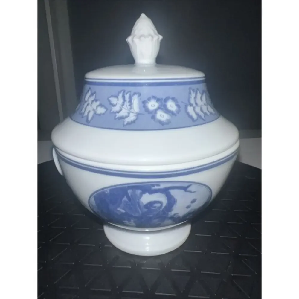 Royal Chateau Porcelains Japan Made for Estee Lauder Blue & White Covered‎ Bowl